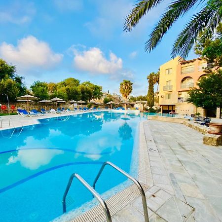 Basillica 3 Bedrooms Apartment Пафос Екстериор снимка