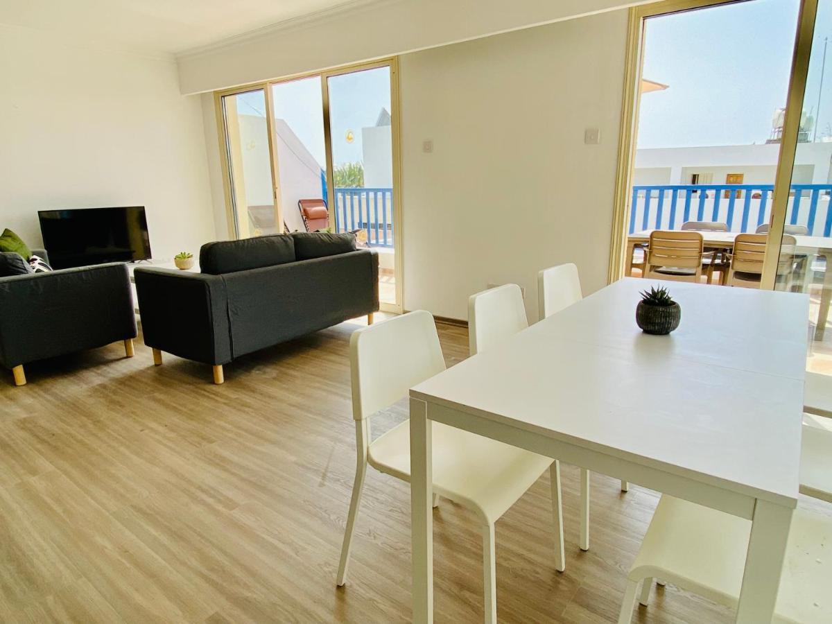 Basillica 3 Bedrooms Apartment Пафос Екстериор снимка