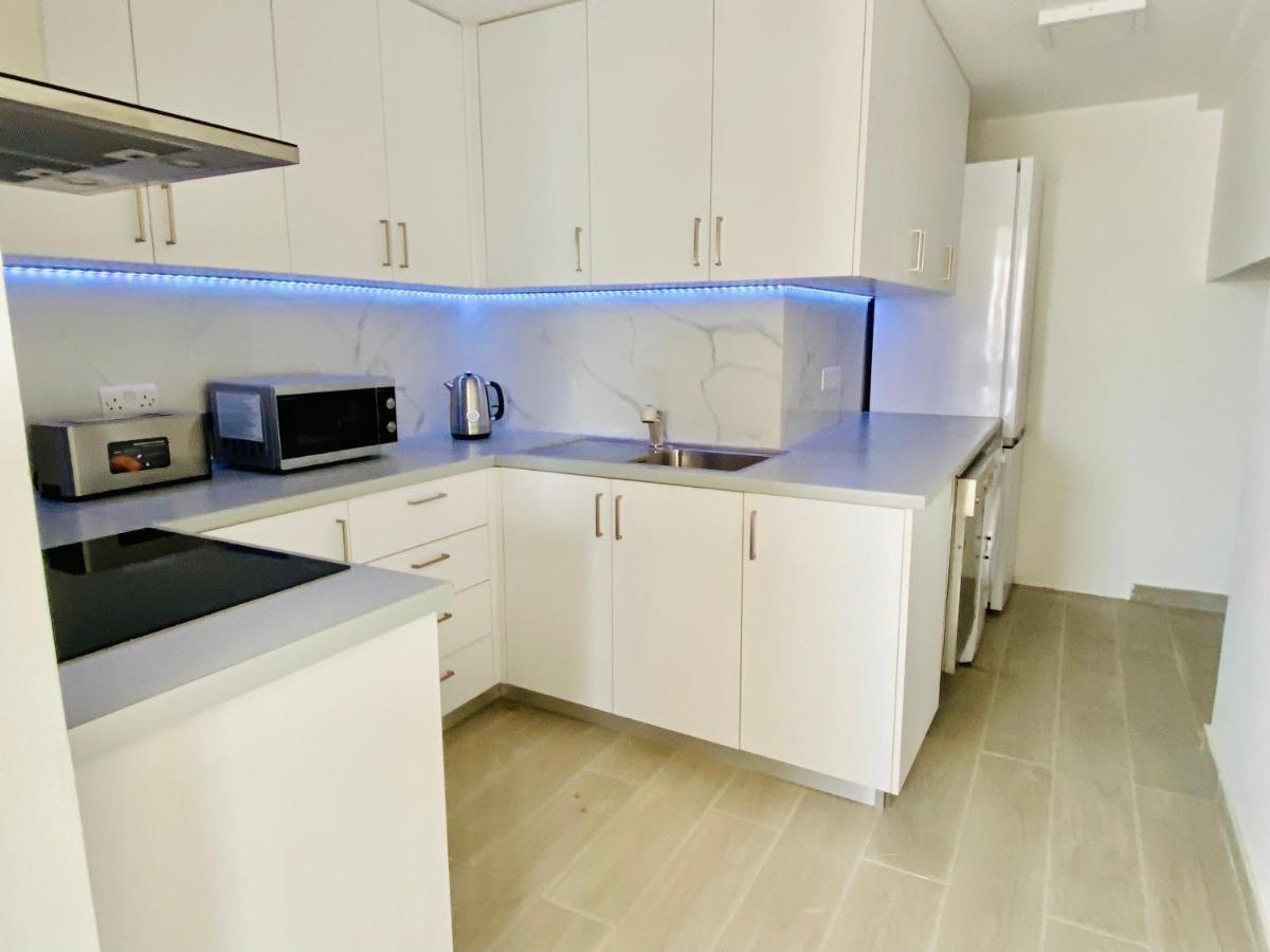 Basillica 3 Bedrooms Apartment Пафос Екстериор снимка