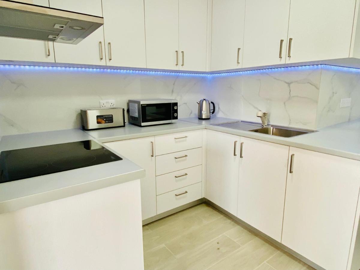 Basillica 3 Bedrooms Apartment Пафос Екстериор снимка