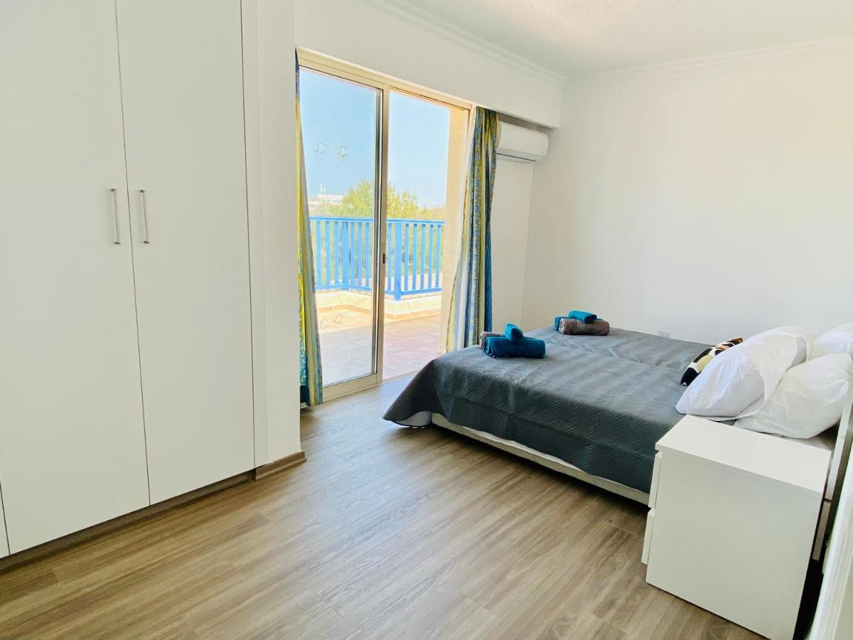 Basillica 3 Bedrooms Apartment Пафос Екстериор снимка